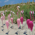 Escultura ao ar livre de flamingos